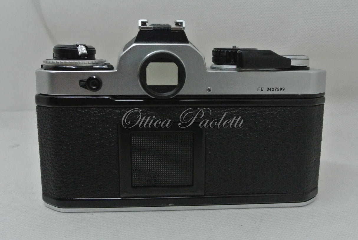 Nikon FE Usata