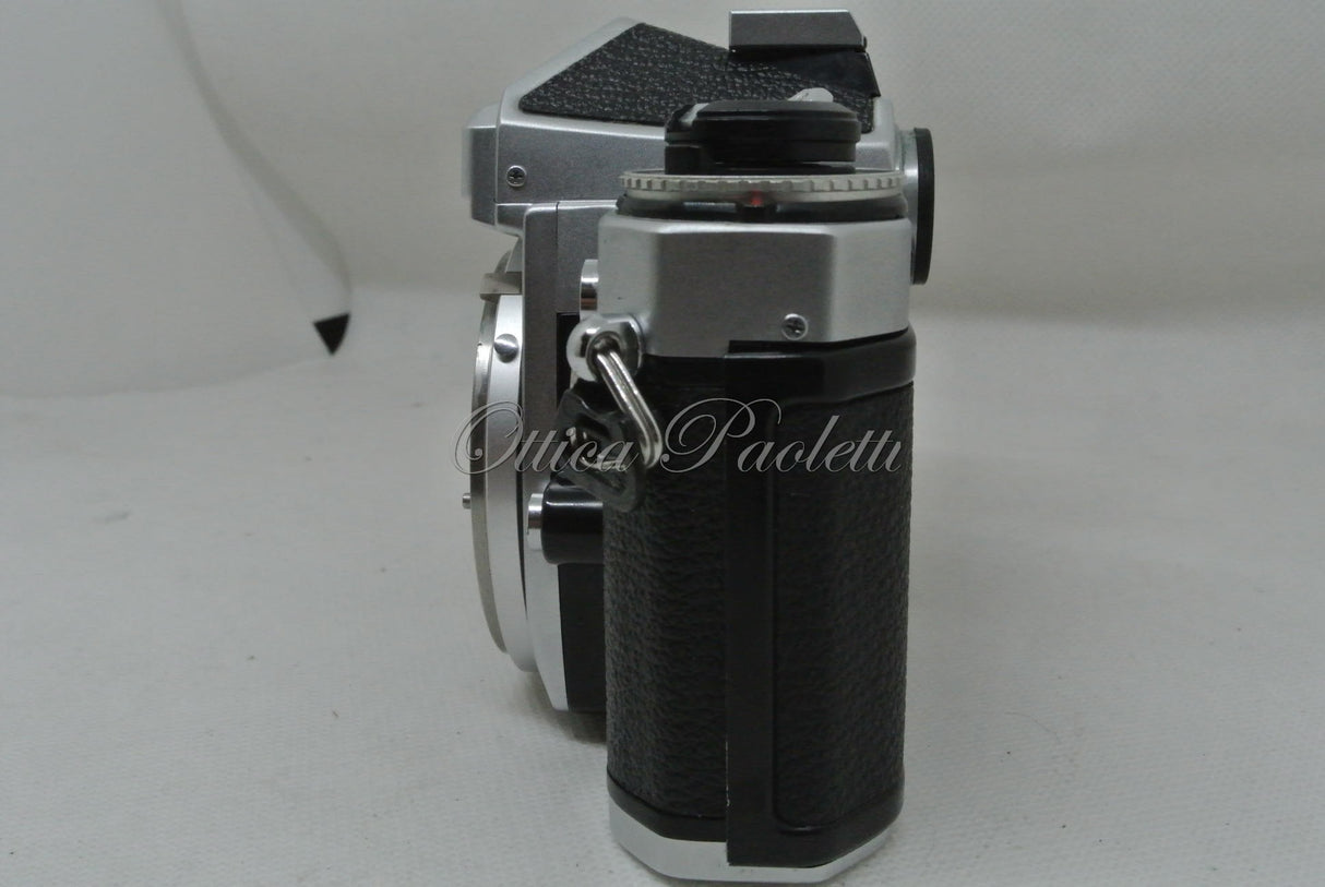 Nikon FE Usata