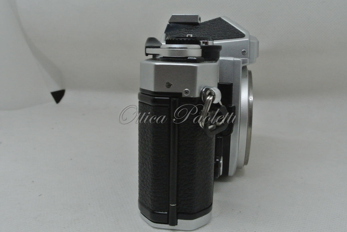 Nikon FE Usata