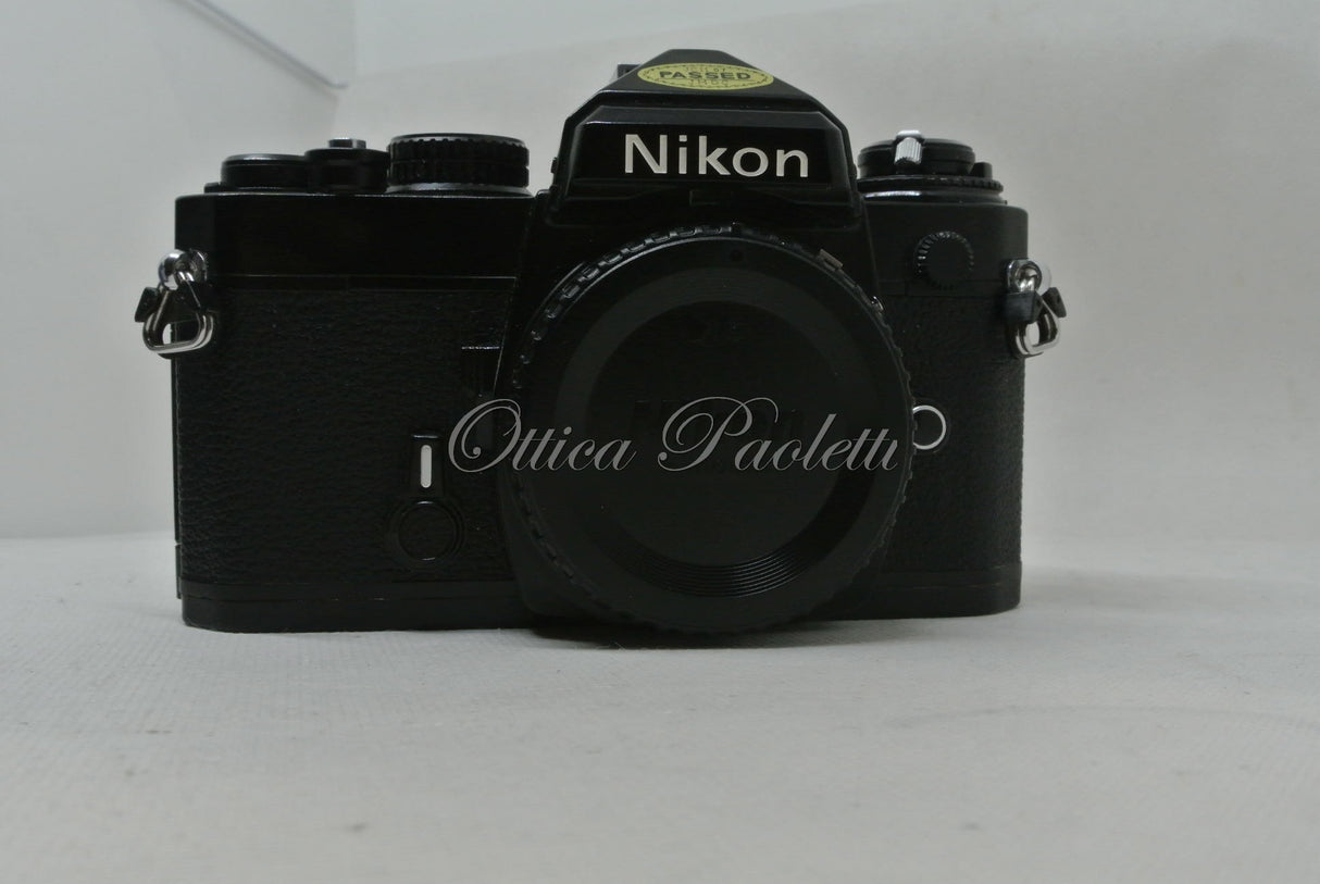 Nikon FE Usata