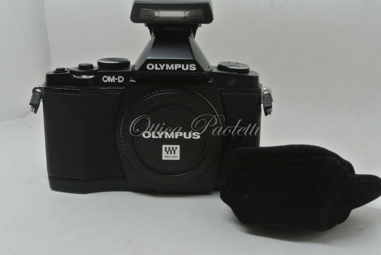 Olympus OM-D E-M 5 + Flash FL-LM2 Usata