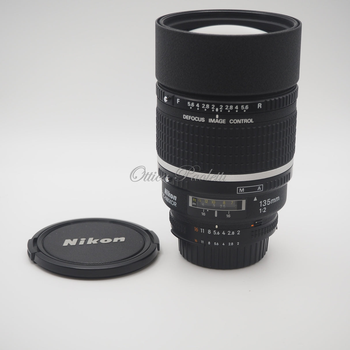 Nikon AF DC-Nikkor 135mm 1:2 D