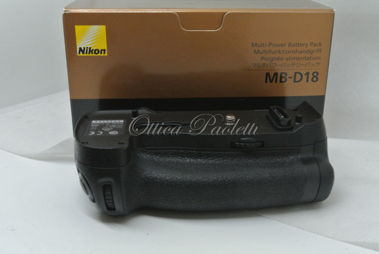 Nikon Multi-Power Battery Pack MB-D 18 per Nikon D850 Usato