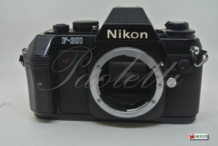 Nikon F-301  Usato