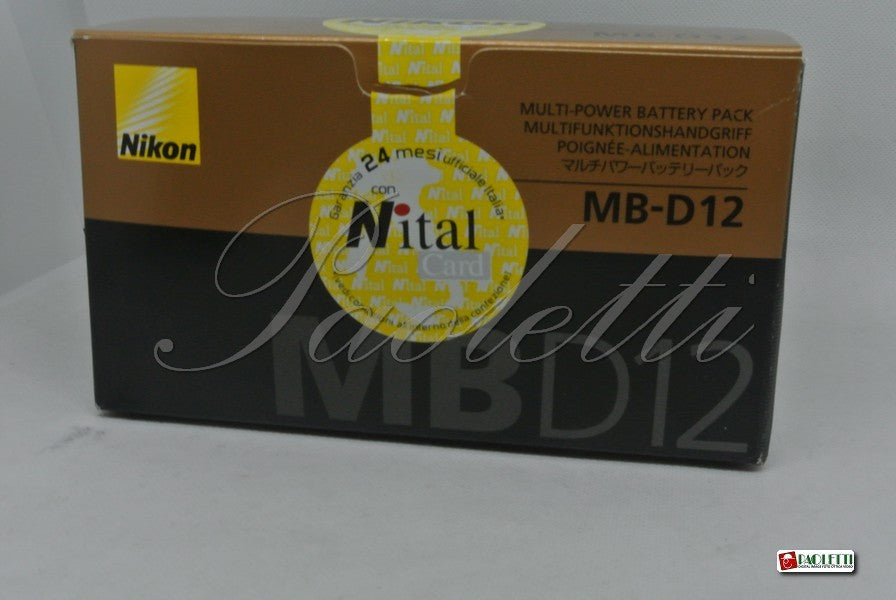 Nikon Multi-Power Battery Pack MB-D12  per Nikon D800 D800E D810 Usata